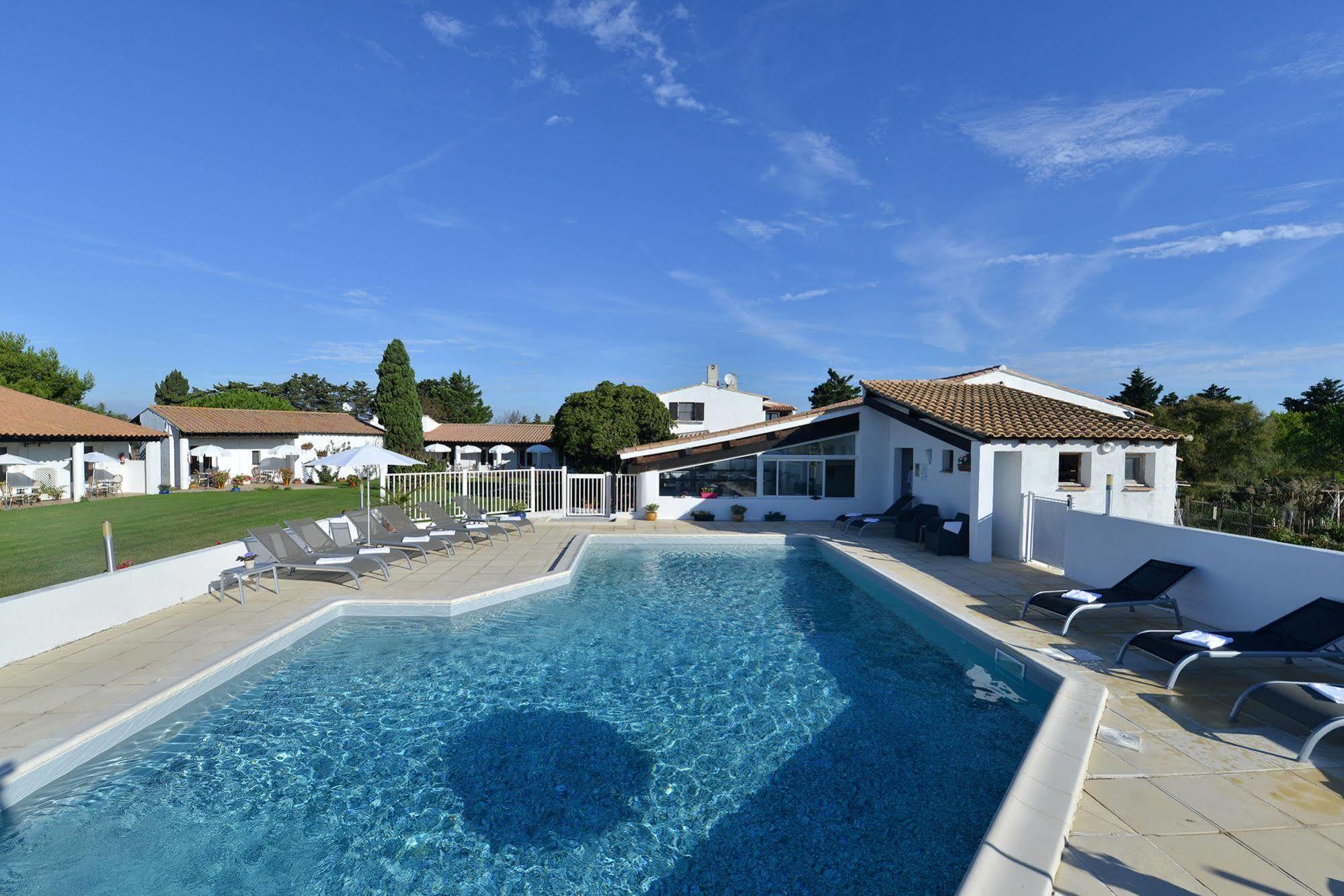 Mas De La Grenouillere Hotel Et Centre Equestre En Pleine Nature Saintes-Maries-de-la-Mer Exterior photo